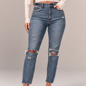 Abercrombie and Fitch The Mom High Rise - Curve Fit Size 26/2R